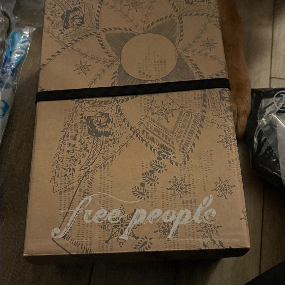 š 1 hour sale. NWT. Free People, size 6.5, Tan Leather Loafers - Picture 6 of 8